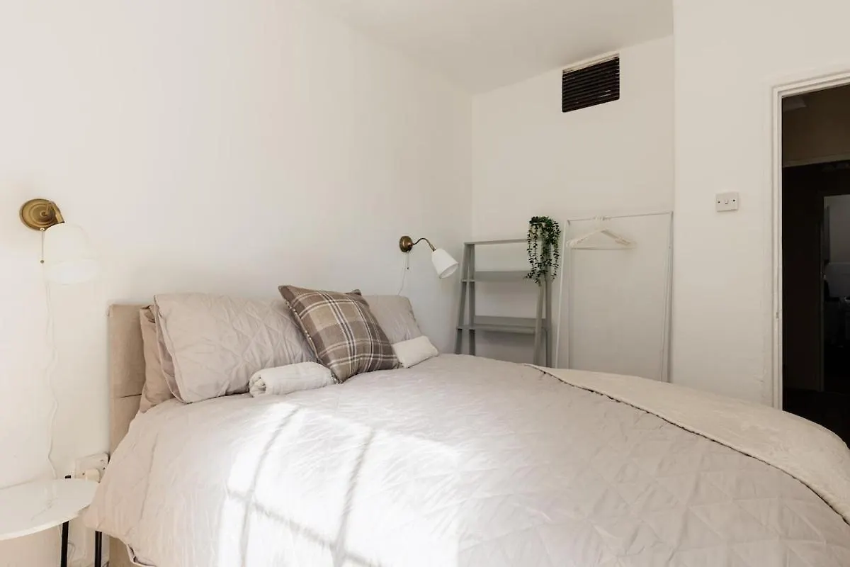 Zone 2 Central Cosy Apartment London